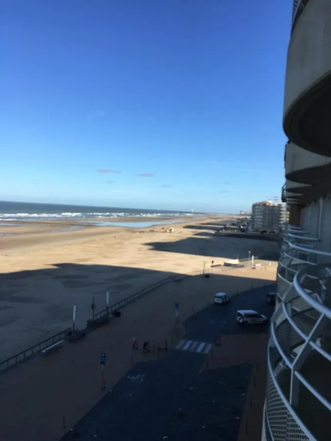 Studio 4 Pers Met Frontaal Zeezicht & Prive Zwembad Oostende أوستيند